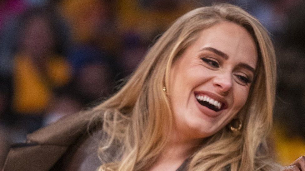 Albumi “30” i Adeles, më i shituri në 2021-ën