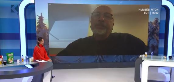 Regjisori Berisha flet për premierën e shfaqjes “Pornography” në Gjakovë (VIDEO)