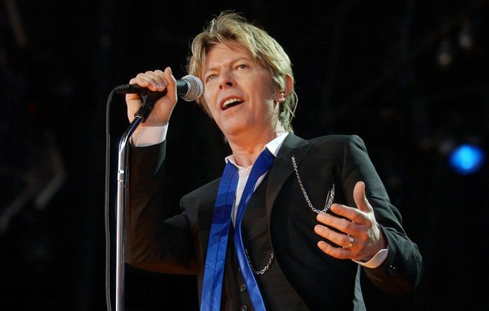David Bowie, artisti që ka shitur më së shumti pllaka Vinyl në shekullin njëzetenjë