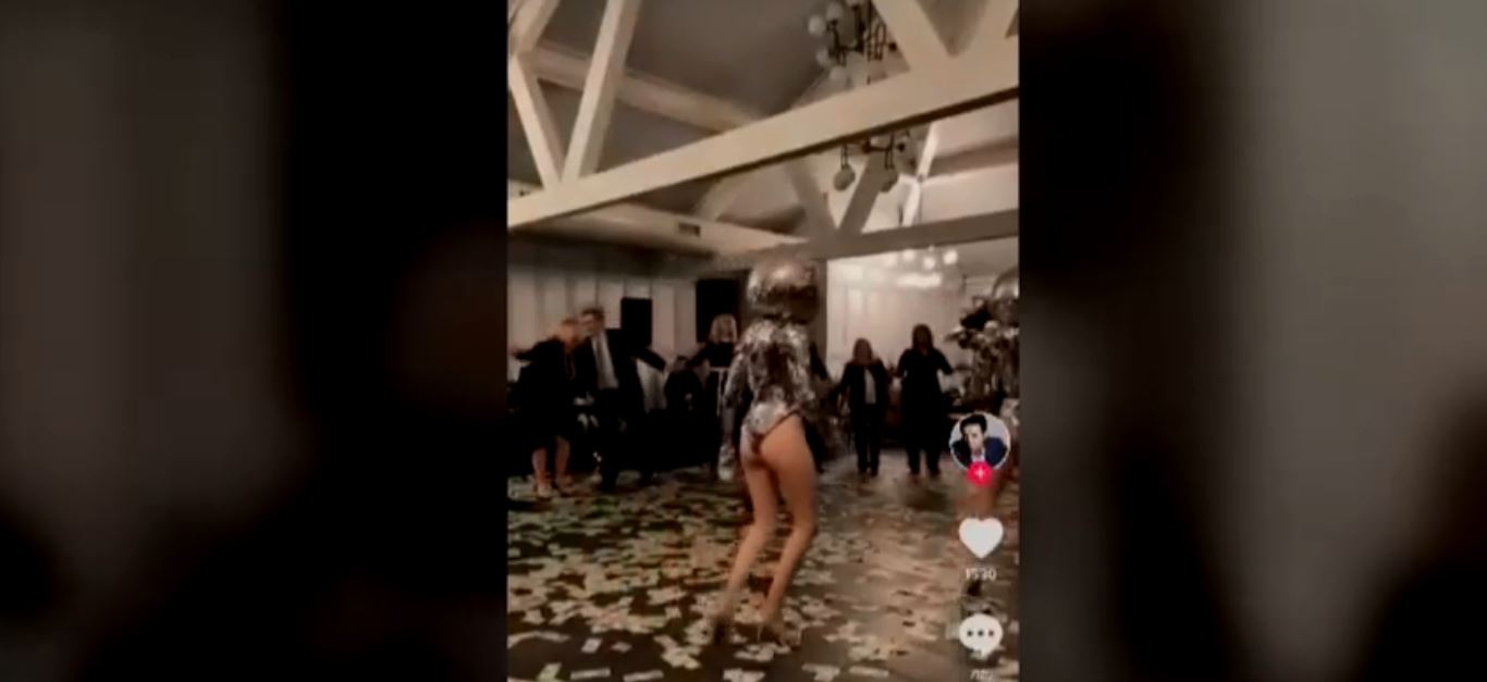 Valltare "jashtëtokësore" në ahengun ku këndon Gëzim Nika (VIDEO)