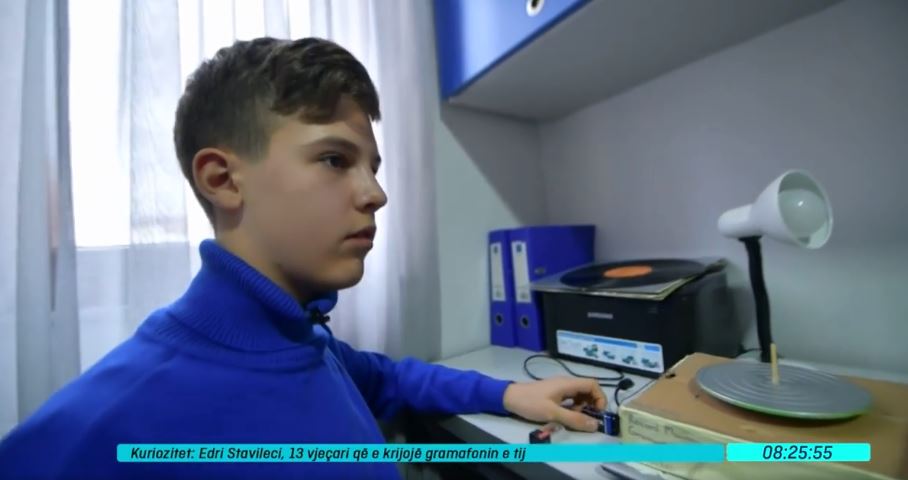 Edri Stavileci, 13 vjeçari që e krijoi gramafonin e tij (VIDEO)