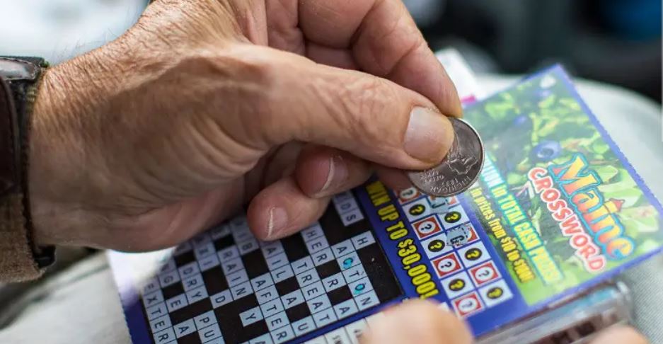 Fiton lotari mbi 400 mijë dollarë në ditëlindjen e tij të 71-të