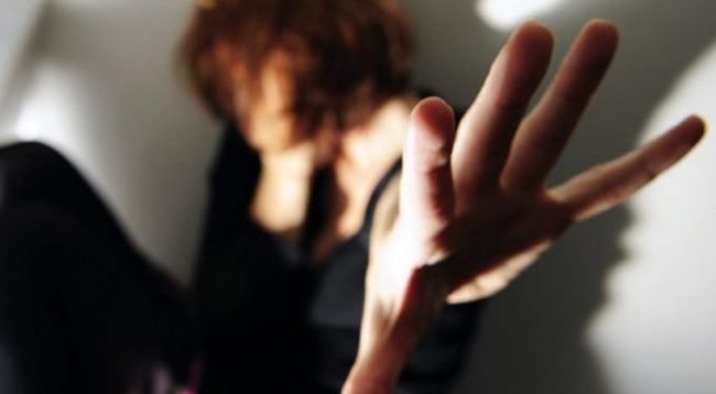 Burri rrah gruan dhe vajzën në Prishtinë, arratiset