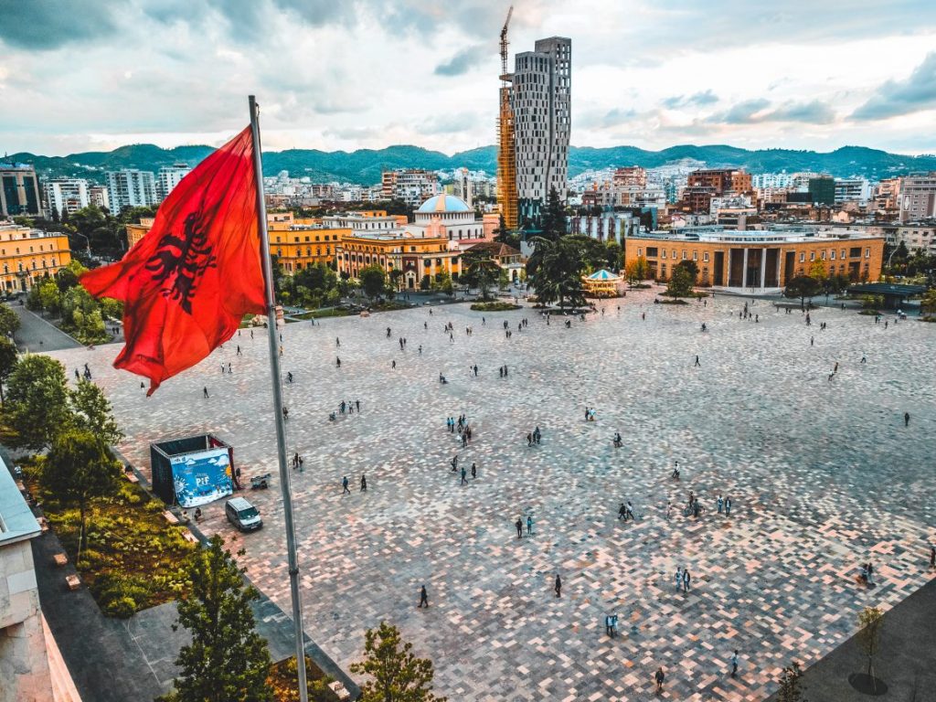 Në Tiranë paguhet edhe shërbimi i tavolinës prej 5%
