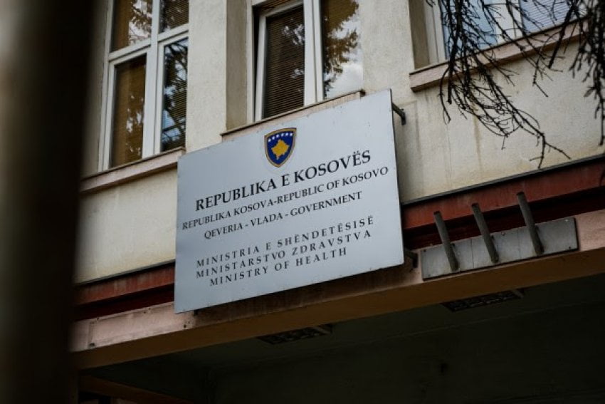 Ministria e Shëndetësisë jep tri arsye se pse duhen kufizuar kontaktet