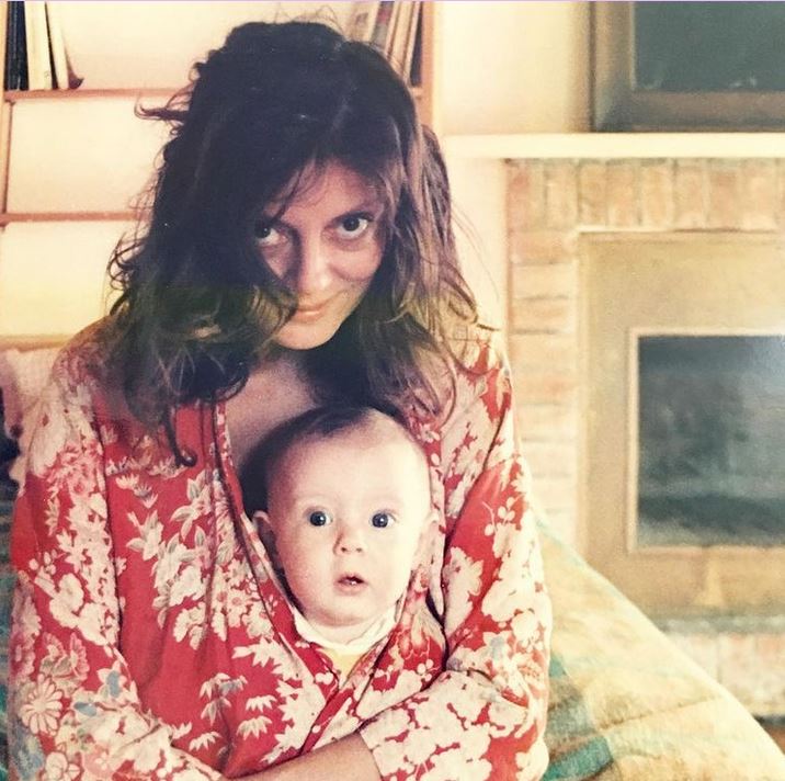 Susan Sarandon tregoi se si është të bëhesh nënë pas të 40-ave (FOTO)