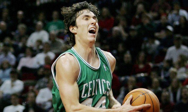 Ish-basketbollisti i NBA viziton Kosovën
