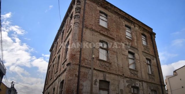Çeku: Shtëpia e Xhafer Devës ka nevojë për restaurim, debati për të e ka origjinën në Serbi (VIDEO)