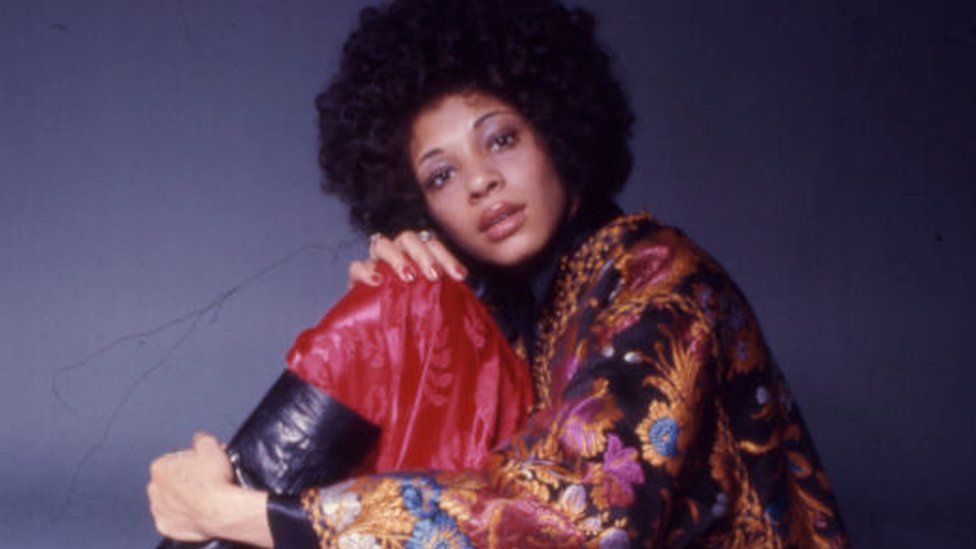 Vdes në moshën 77-vjeçare këngëtarja dhe muzikantja amerikane, Betty Davis