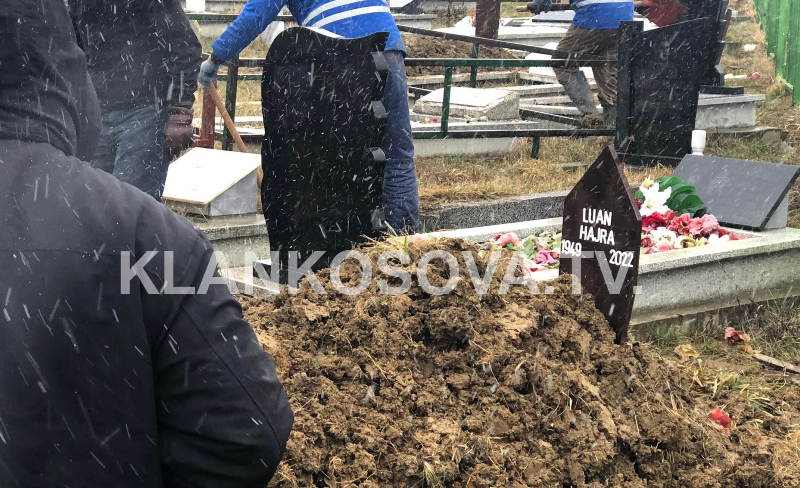 Varroset ikona e muzikës shqiptare, Luan Hajra (VIDEO)