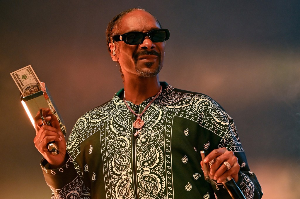 Snoop Dogg paditet për sulm seksual, e quan gruan “Gold Digger”