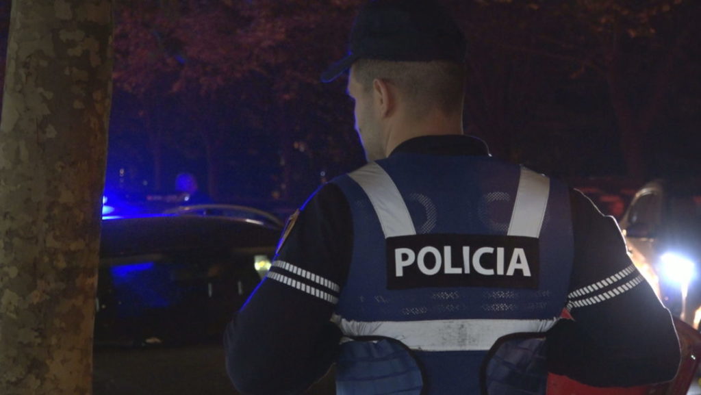 Sherr masiv në një parking në Tiranë, plagosen dy persona