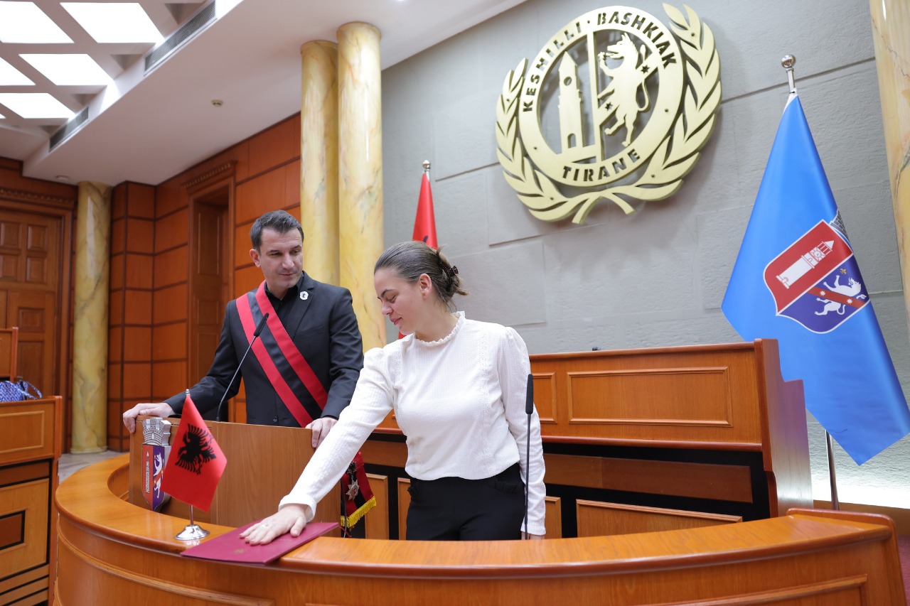 Betohen 19 shtetasit më të rinj shqiptarë, Veliaj: Të bashkohemi në diversitet