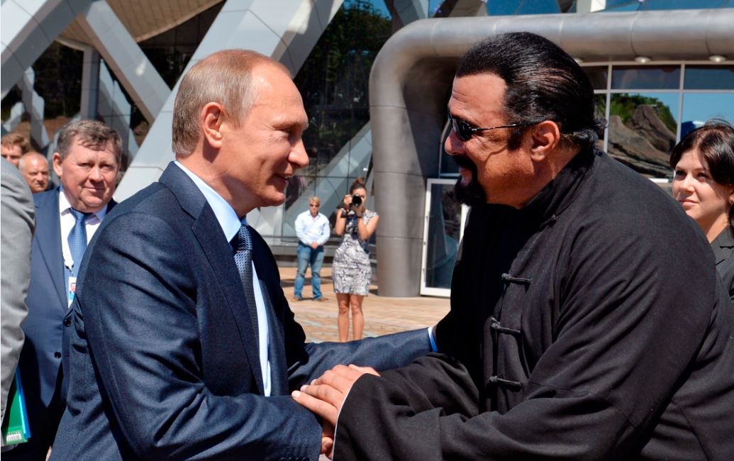 Steven Seagal: Rusinë dhe Ukrainën i shoh si një familje, lutem të kenë një zgjidhje paqësore
