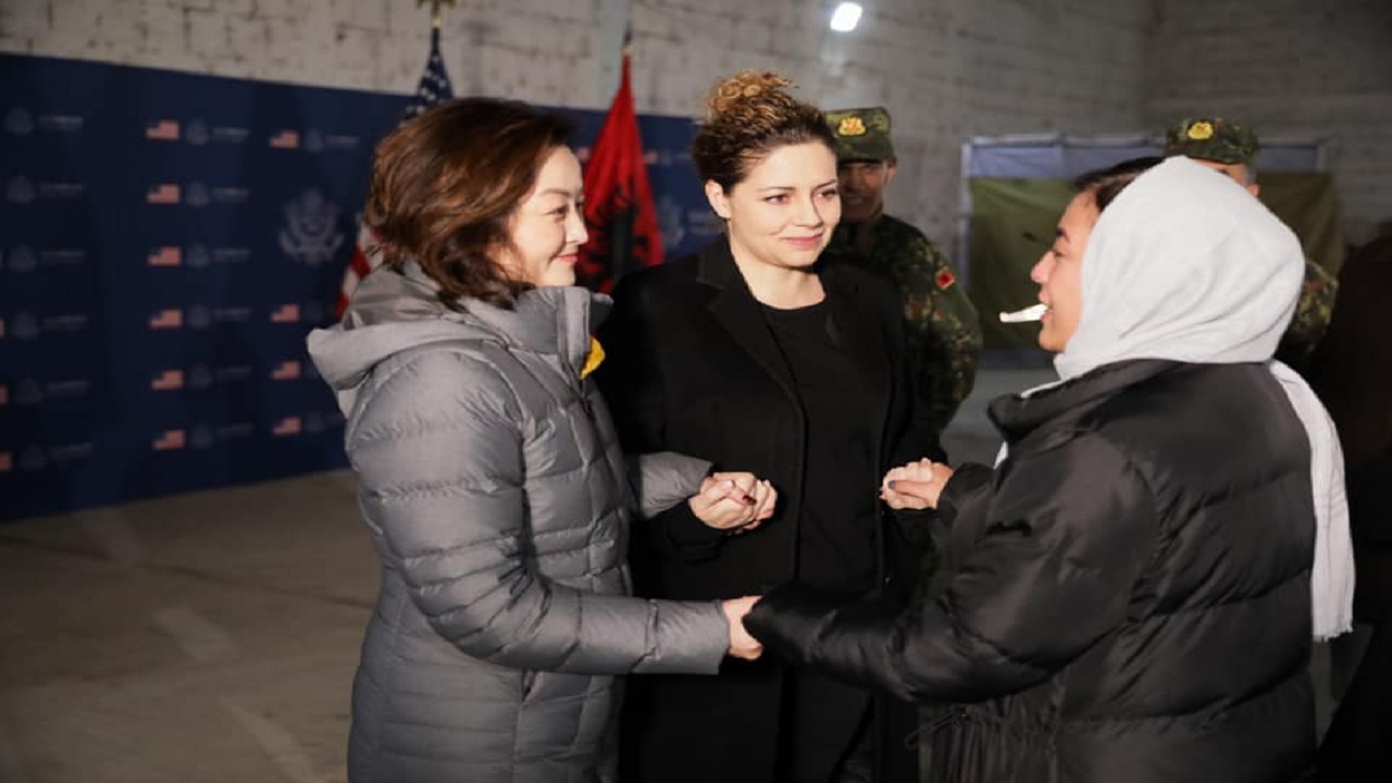 Largohen drejt SHBA-ve 212 afganë të strehuar në Shqipëri