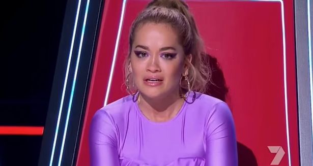 Rita Ora shpërthen në lot teksa flet për betejën e nënës me kancerin