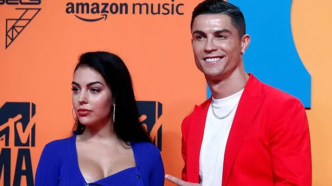 Cristiano Ronaldo ia transferon çdo muaj gruas së tij 100 mijë euro në llogari