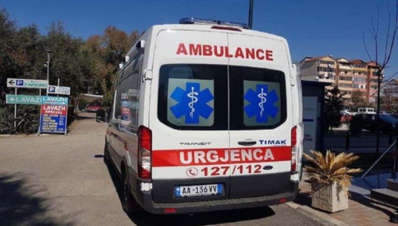 Aksident në Tiranë, lëndohet një 21-vjeçare