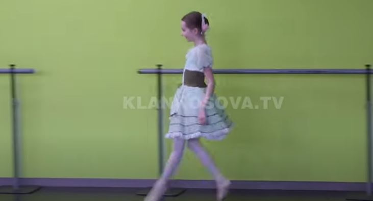 Nga bombat te baleti, 12 vjeçarja ukrainase ndjek ëndrrat në kërcim (VIDEO)