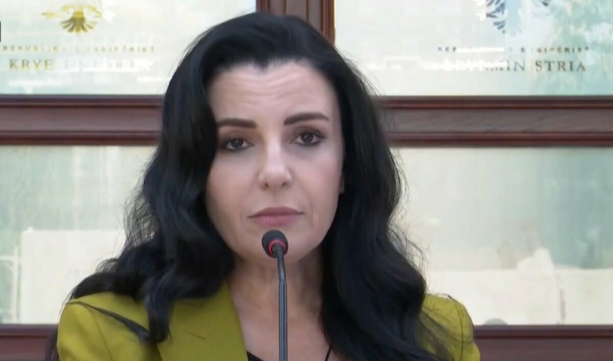 Rritja e çmimit të naftës në Shqipëri, Balluku: Kompensim për transportin urban, mos rritet çmimi i biletës