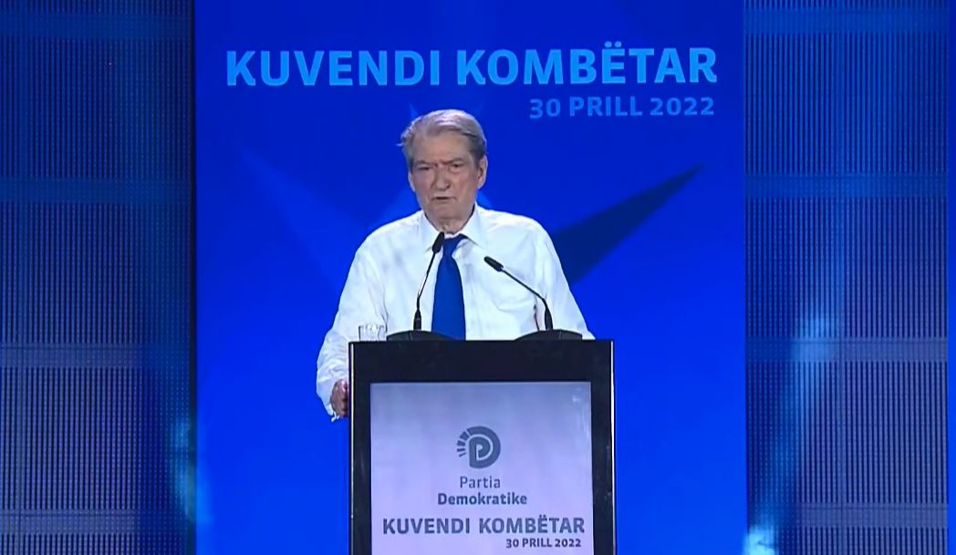 Sali Berisha zyrtarizon kandidaturën për kryetar të PD-së