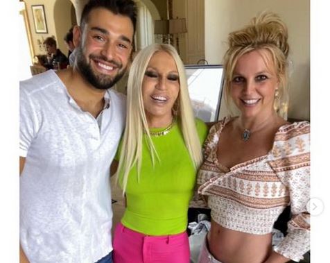 Donatella Versace ndan detaje të takimit të saj me Britney Spears (FOTO)