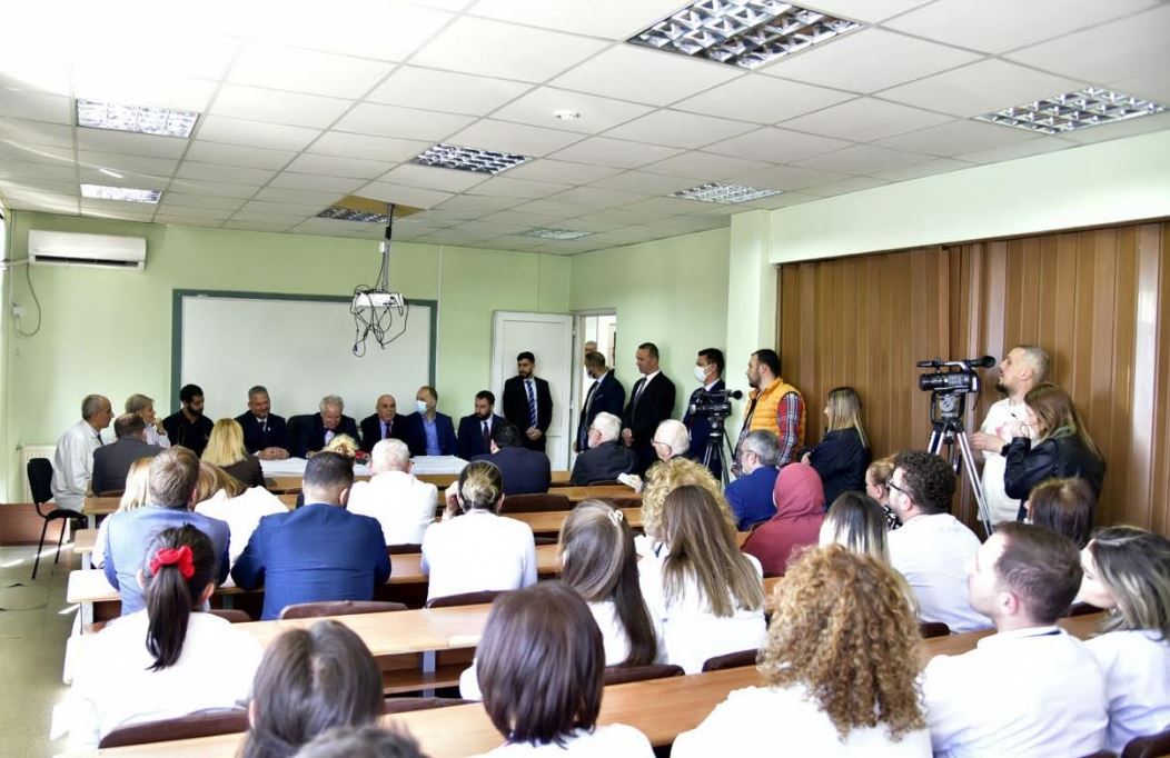 Kosova e Izraeli bisedojnë për rritjen e bashkëpunimit në shëndetësi