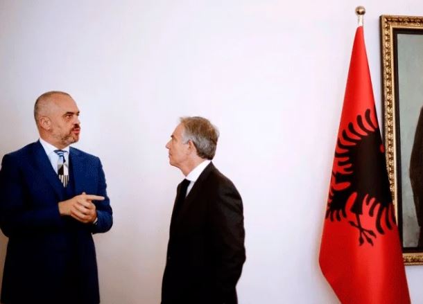 Edi Rama takohet me Tony Blair në Tiranë