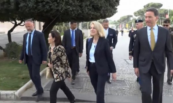 Donfried dhe Escobar takojnë Ramën në Tiranë