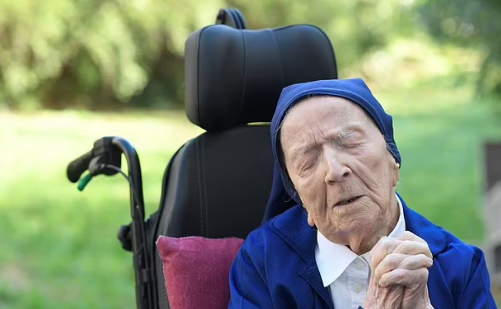 Murgesha franceze merr titullin e më të vjetrës në botë, pas vdekjes së japonezes 119-vjeçare