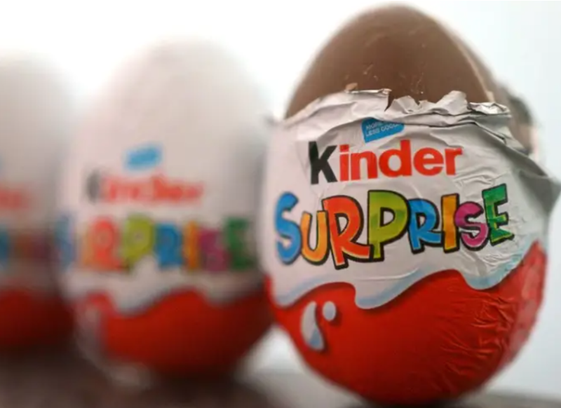 Largohen nga tregu miliona vezë “Kinder Surprise”, përmbanin bakterin salmonela