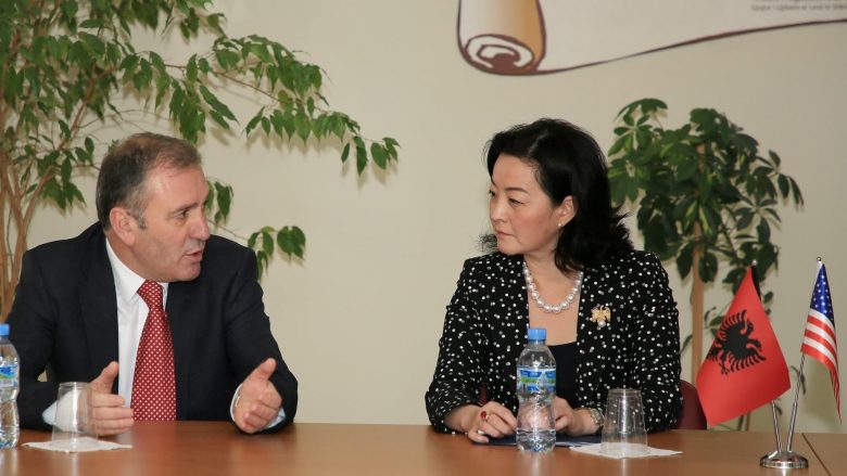 Ambasadorja amerikane në Shqipëri: SHBA mbështet fuqimisht reformën në drejtësi