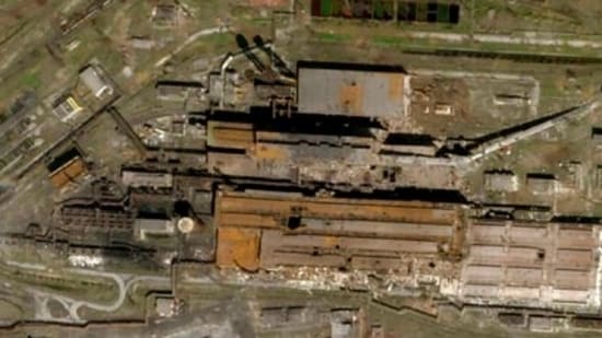 Ukraina thotë se s’ka marrëveshje me Rusinë për evakuimin e civilëve nga fabrika “Azovstal”
