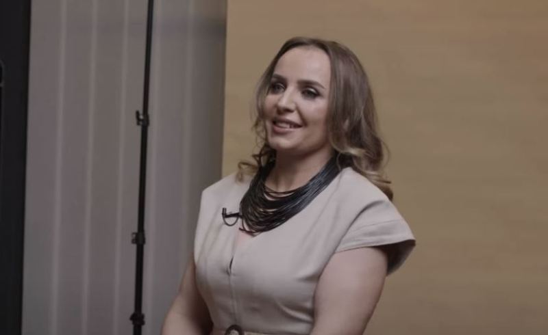 Mësuesja nga Obiliqi bën atë që nuk është bërë asnjëherë deri tash në S'komplekse (VIDEO)