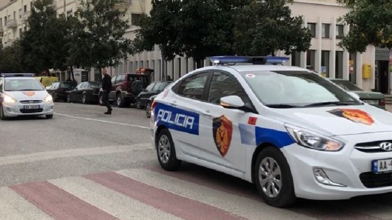I riu gjendet i vdekur në një makinë në Lushnje