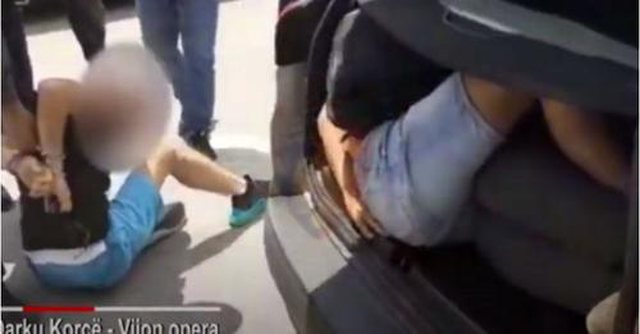 Mbushën tre automjete me emigrantë të paligjshëm, arrestohen në Korçë tre shtetas nga Kosova
