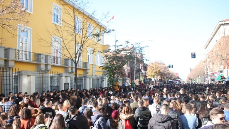Shqipëria, vendi i parë në rajon për studentët që largohen