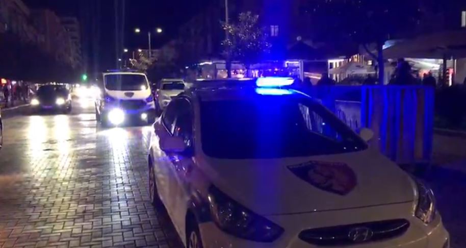 Nusja rreh vjehrrin në Elbasan, veç policia e shpëton prej duarve të saj