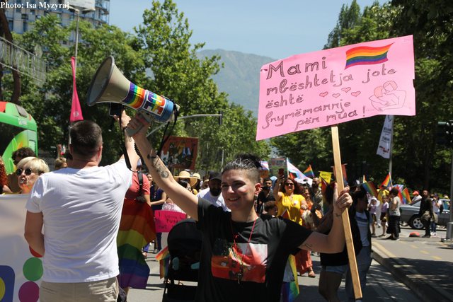 Parada e Krenarisë në Tiranë, kërkojnë që bashkëjetesa e çifteve LGBT të njihet ligjërisht
