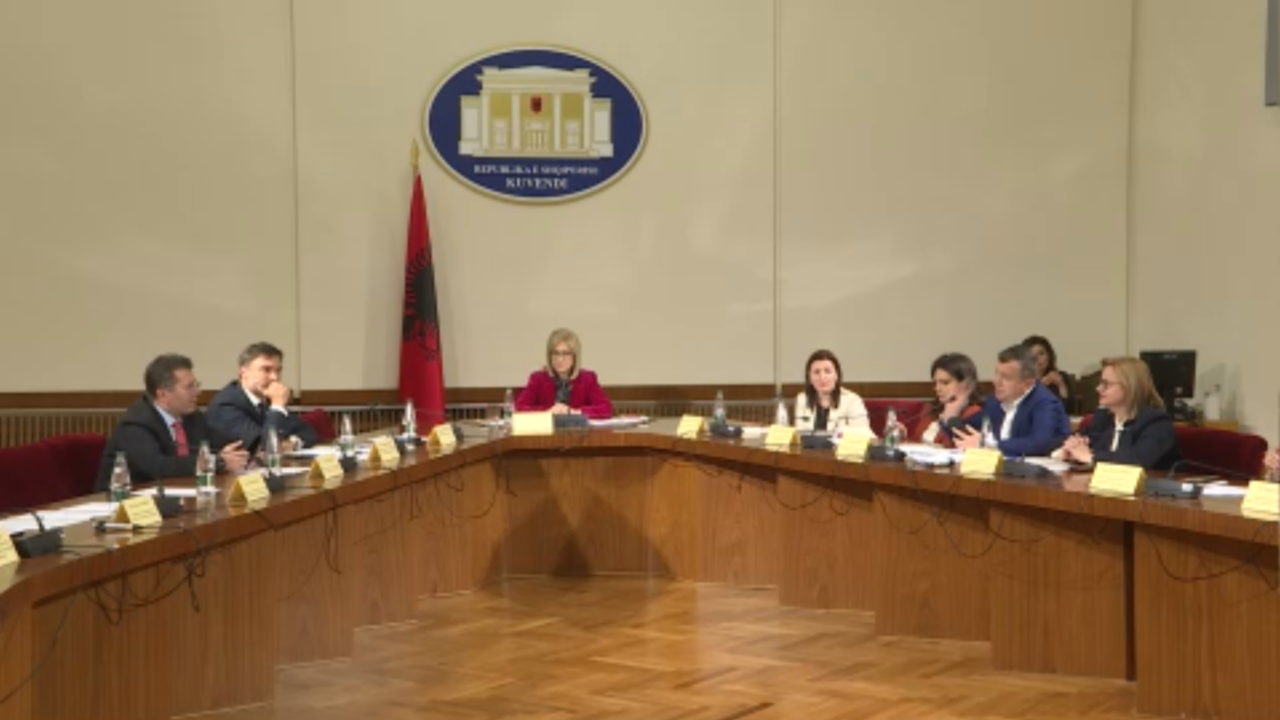 Nisin konsultimet me grupet parlamentare për zgjedhjen e presidentit të Shqipërisë