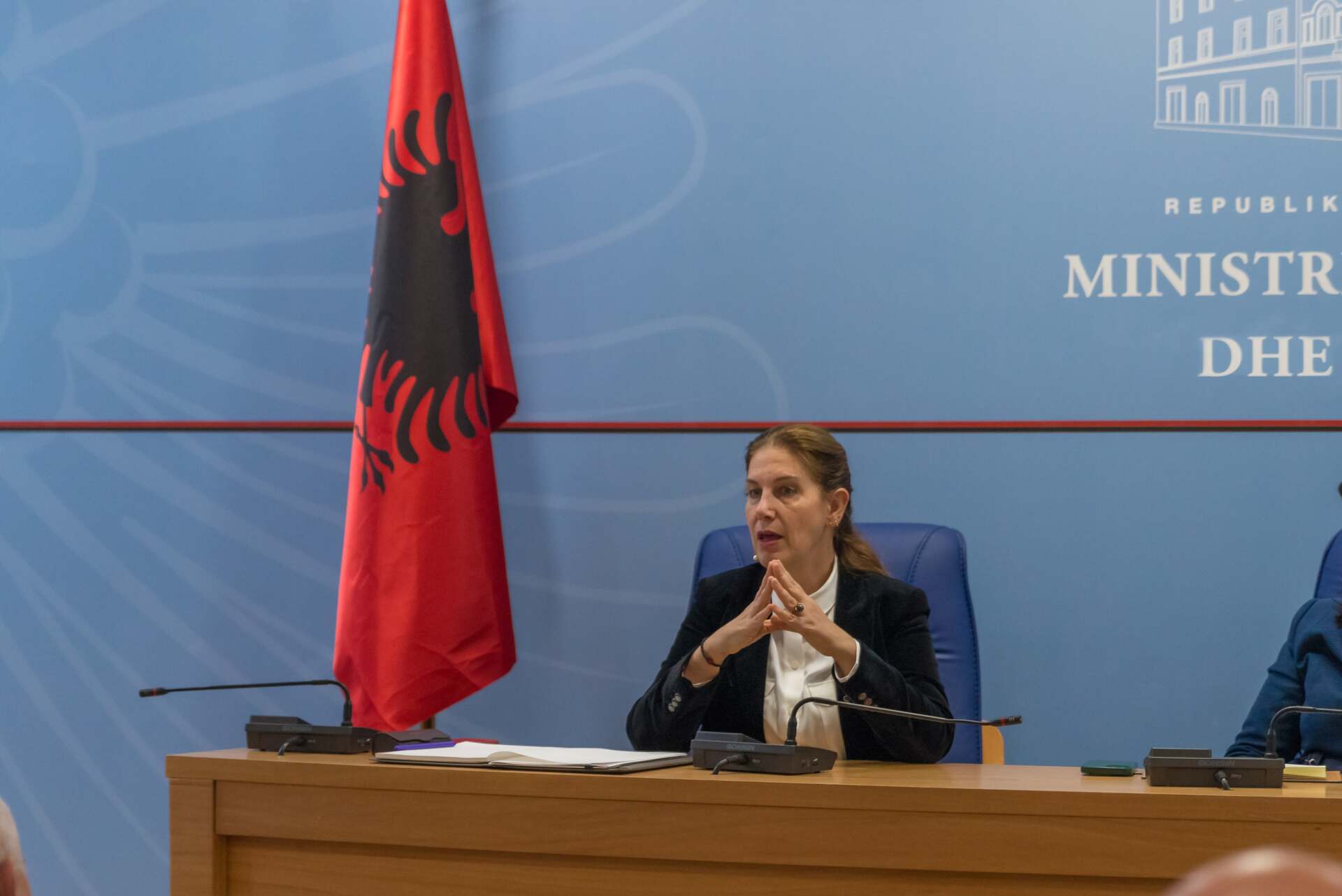 Ministrja shqiptare e Turizmit: Përkundër rritjes, çmimet për familjarët mbesin të njëjtat