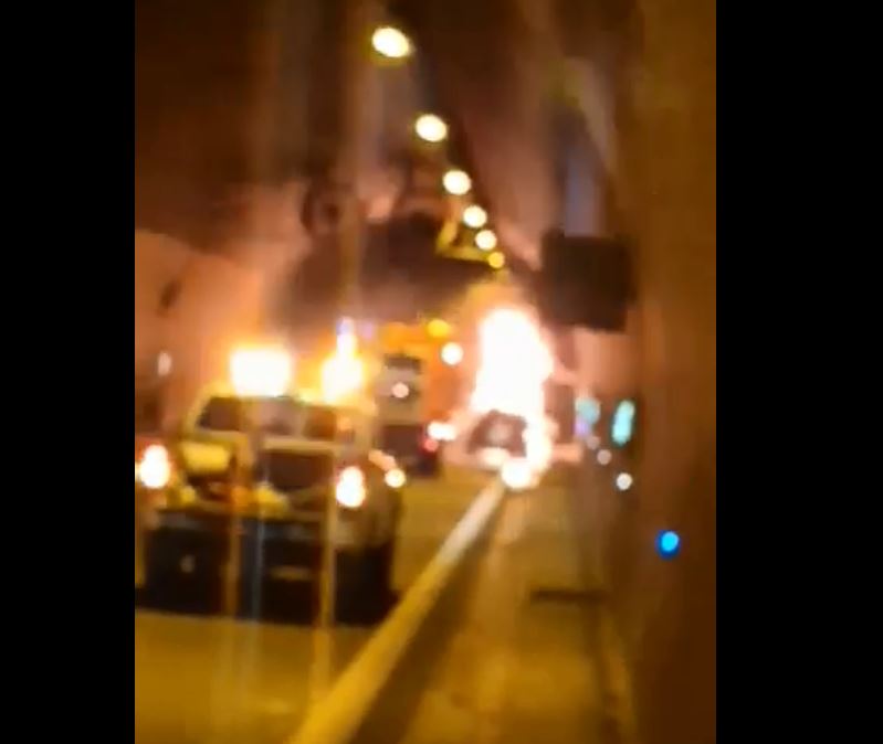 Digjet një veturë në tunelin e Kalimashit (VIDEO)