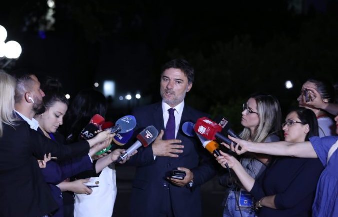 Alibeaj i përgjigjet Ramës për presidentin: Çfarë t'u bëj njerëzve që hanë fjalët?!