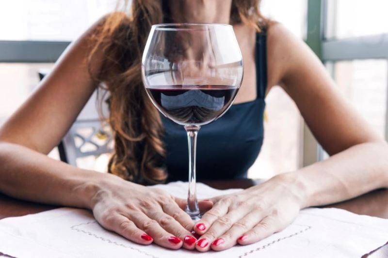 A mund të pini alkool gjatë kohës kur jeni duke përdorur antibiotikë?