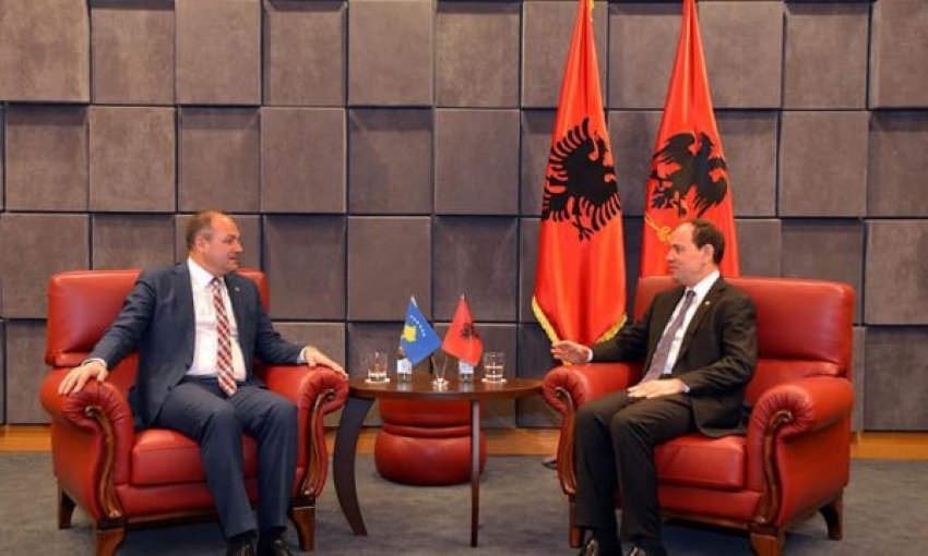 Hoxhaj për vdekjen e Nishanit: Atdhetar i madh që punoi për interesat e kombit shqiptar