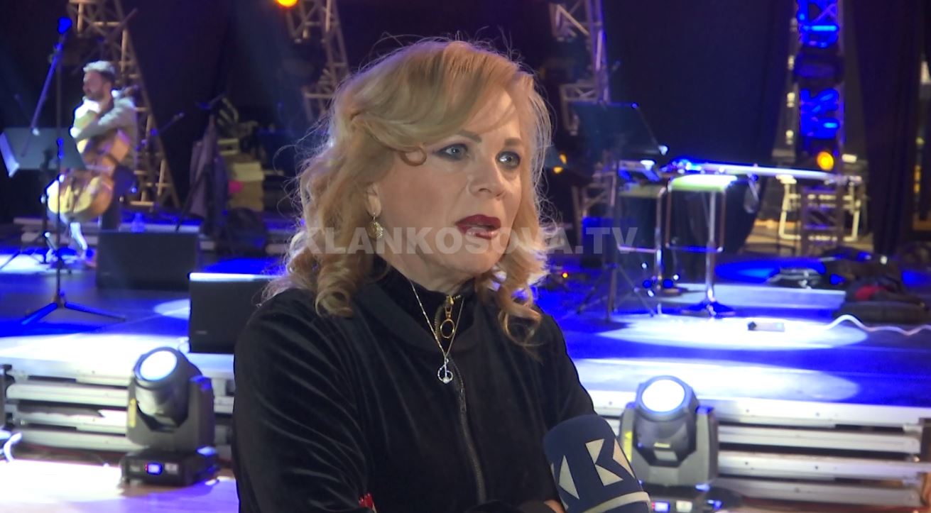 Mula për koncertin e nesërm në Klan Arena: I këndoj me zemër Kosovës, dashurisë së përjetshme (VIDEO)