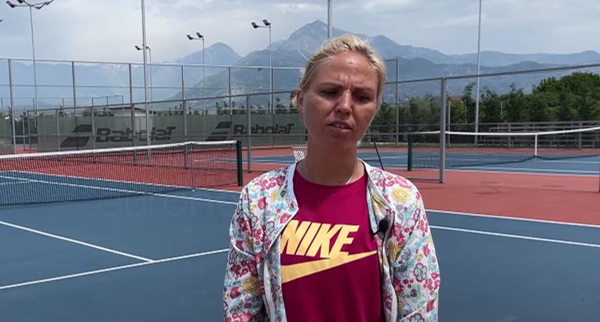 Tenistja ukrainase që iku prej luftës, punon si trajnere me fëmijët shkodranë (VIDEO)