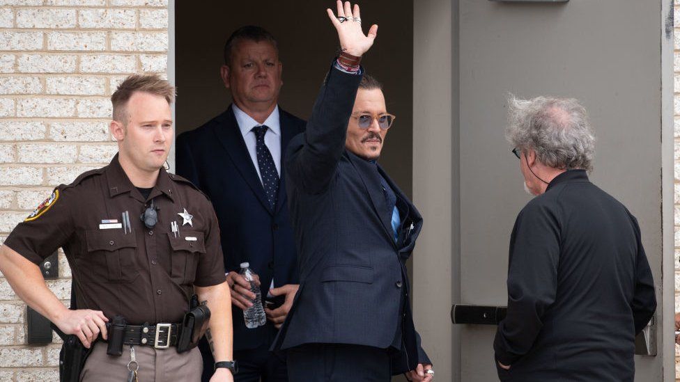 Gjyqi Depp-Heard: Pse Johnny Depp humbi në Angli, por fitoi në ShBA?