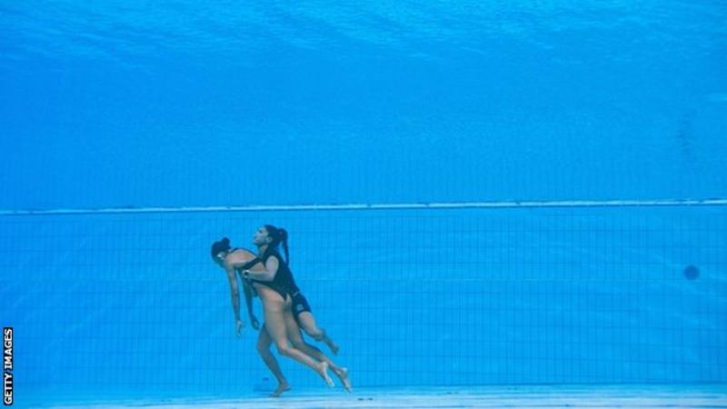 Notarja amerikane Anita Alvarez shpëtohet nga trajnerja pasi i ra të fikët në pishinë