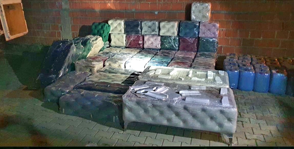 Ndalohet furgoni që po kontrabandonte mallra nga Maqedonia e Veriut